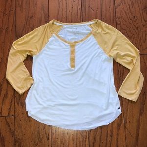 Super soft, never worn AE, size Small Henley